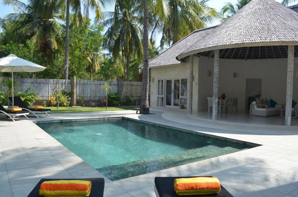 Sunset Palms Resort Гили Траванган Экстерьер фото